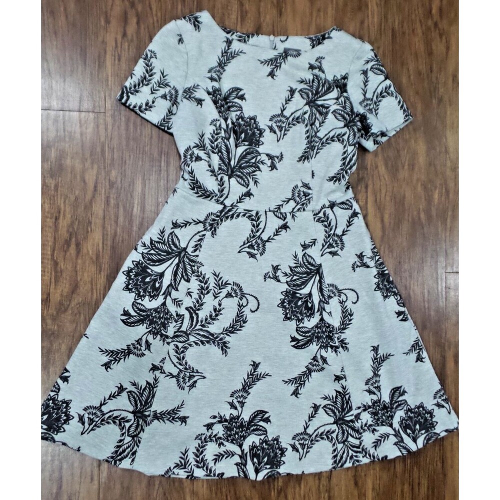Vince Camuto Grey/Black Floral Fit And Flare Sz 10 Cap Sleeve